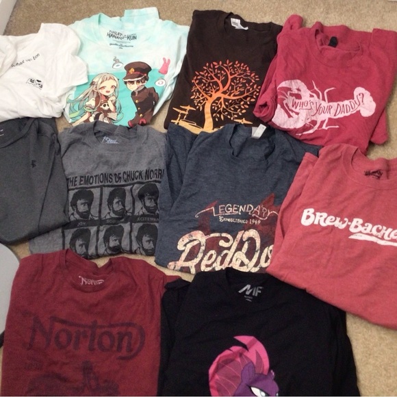 Lot 10 graphic tshirts small medium - Picture 1 of 9